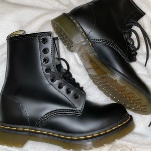 Dr Martens Modern Classics Smooth 1460 8-Eye Boots